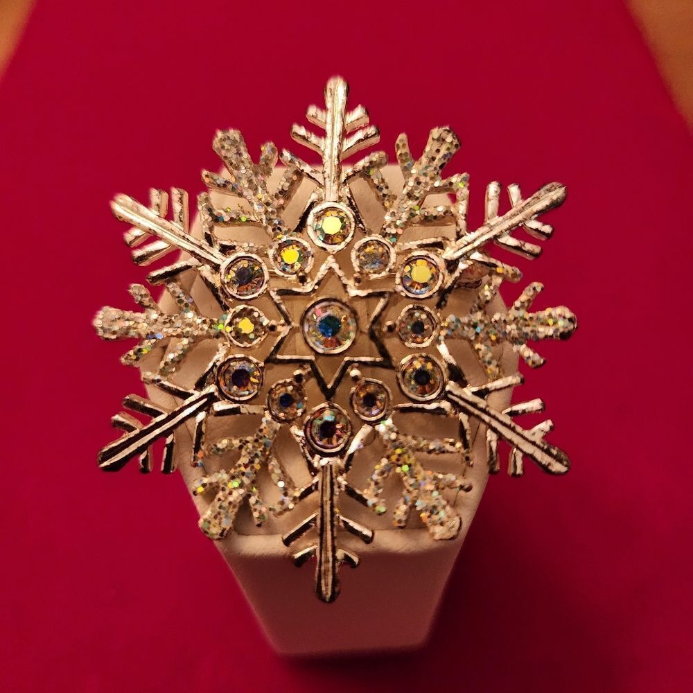 Avon Vintage Signed Snowflake Lapel Brooch Pin with Crystals